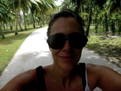 Annika Ziehen taking a selfie on her solo travel in the Seychelles